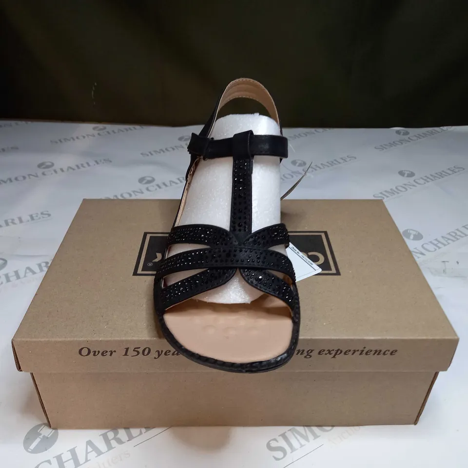 BOXED CUSHION WALK DIAMANTE TRIM SANDALS SIZE 7