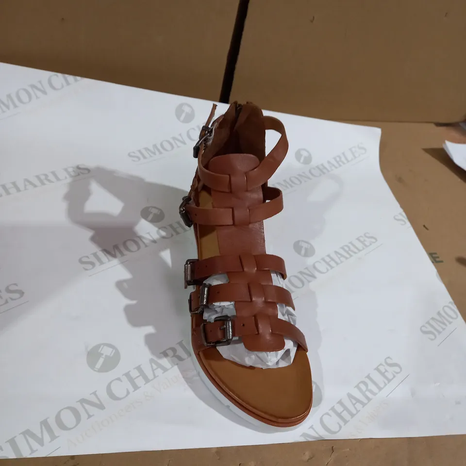 MODA IN PELLE BROWN SANDAL SIZE 6