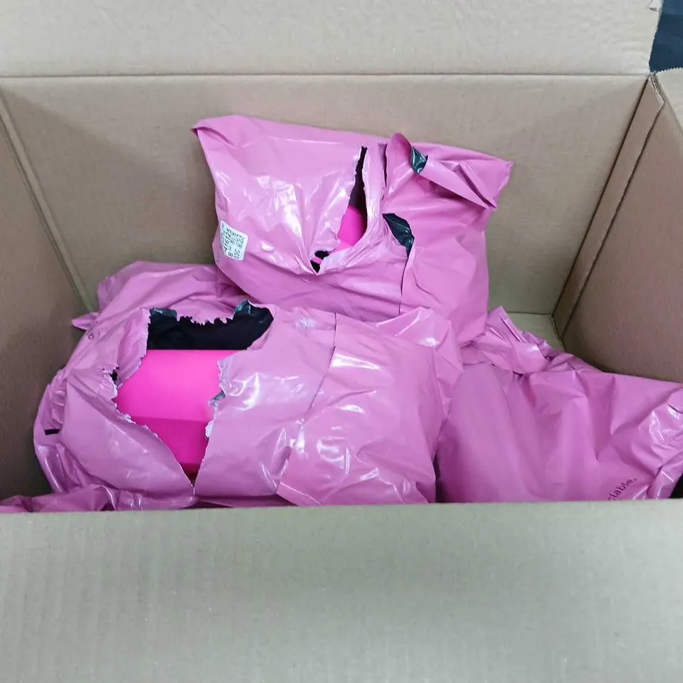 BOX OF APPROXIMATELY 6 VENUS ARMY SMOOTHIE TUMBLERS - HOT PINK - 700ML