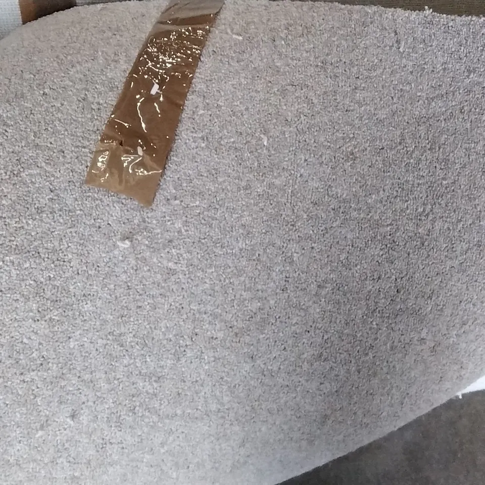 ROLL OF DIM HEATHERS 50OZ NATURAL CARPET APPROXIMATELY 5M X 11.7M