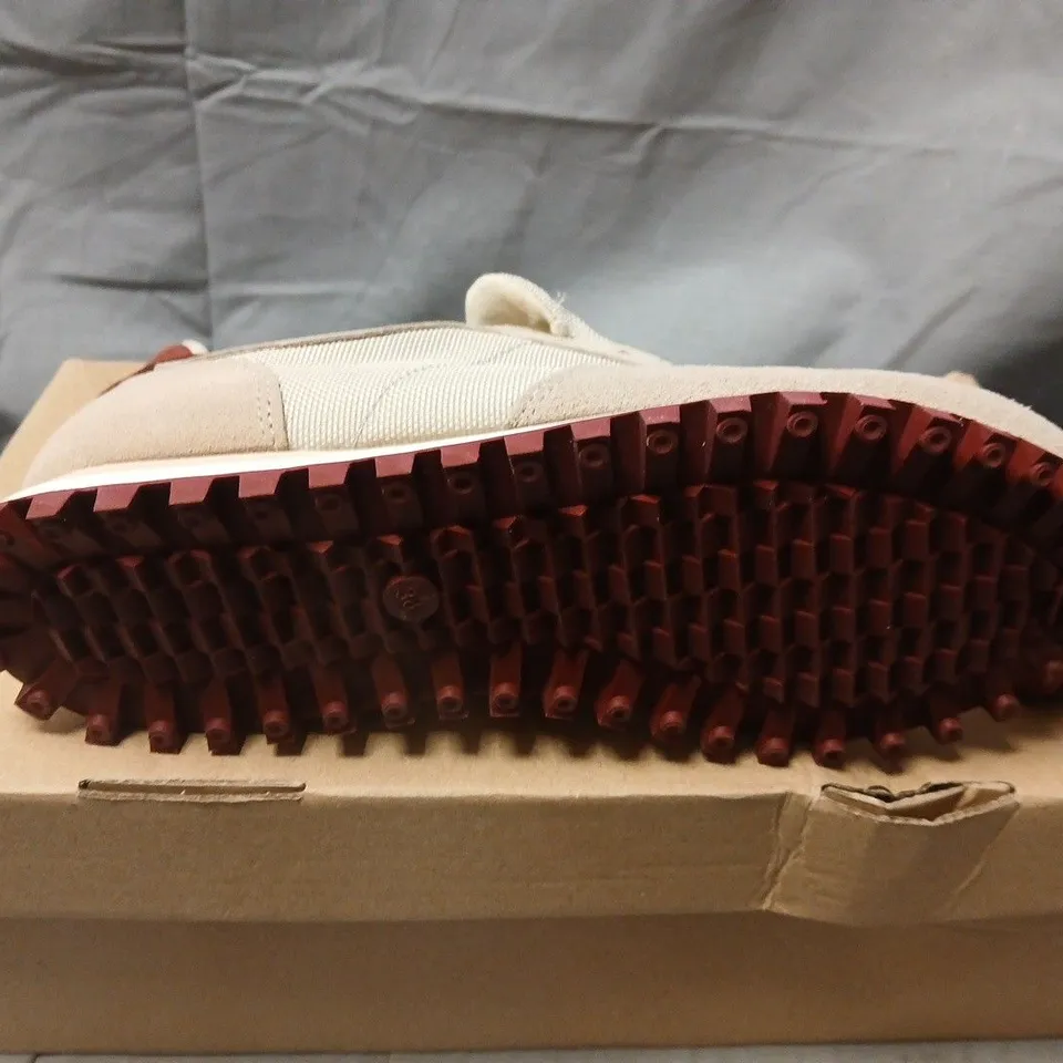 BOXED NOVESTA MARATHON TRAIL SNEAKERS – CHALK/BRICK (TOAST), UK 5 (EU 38)