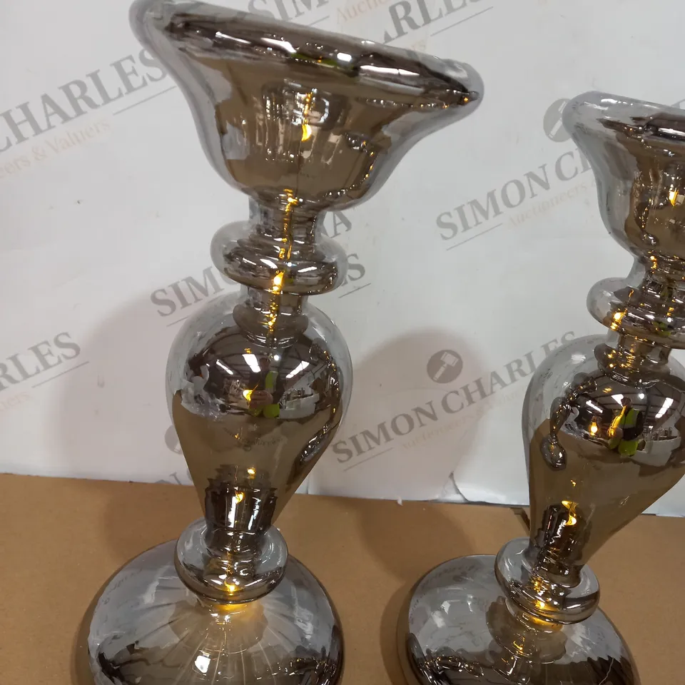 lot of 2 reflective glass decoration pieces 