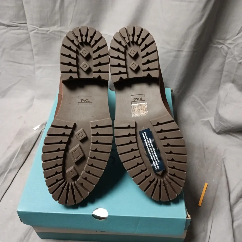 TOMS Bennet Water-Resistant Boots – Oak Brown Nubuck Leather with Faux Fur, UK 5