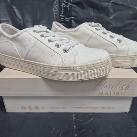 BOXED PAIR OF BLOWFISH MALIBU SUPER SMILE TRAINERS IN WHITE SIZE 9