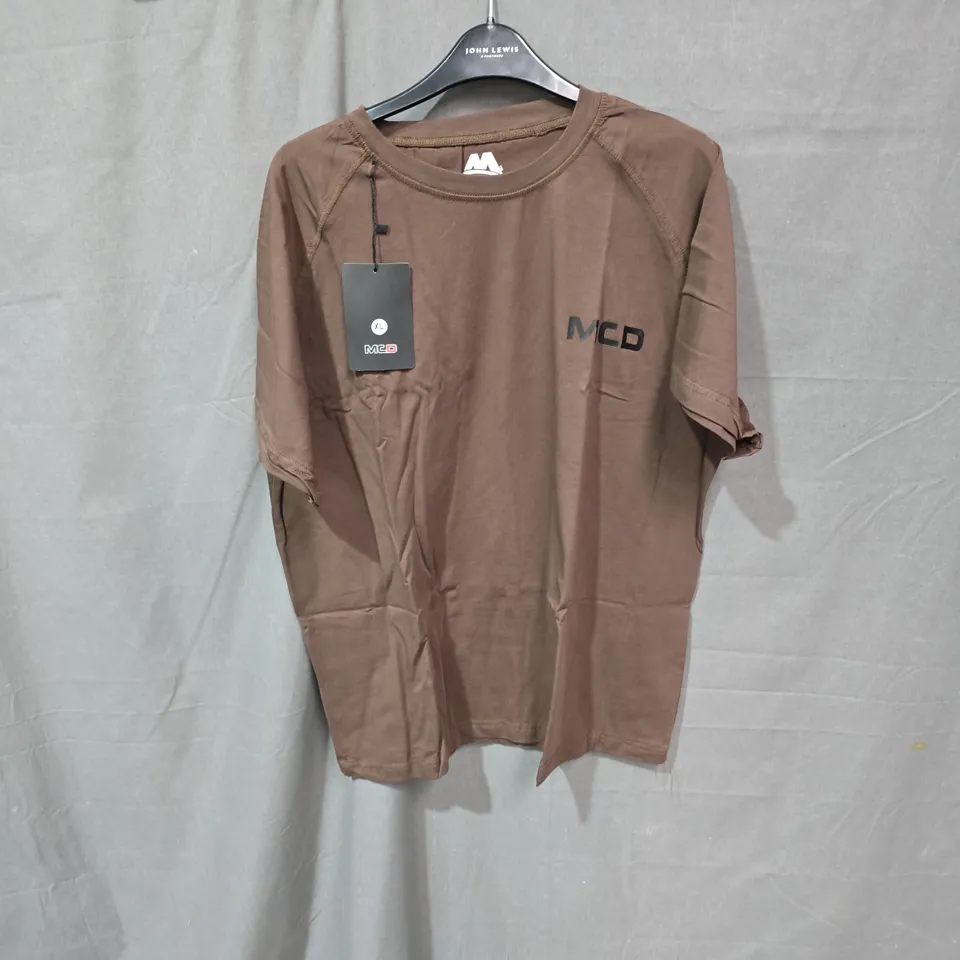 BOX OF APPROXIMATELY 25 CLOTHING ITEMS INCLUDING: JUSTTALL BLACK SHIRT, BROWN MCD TSHIRT AND 3/4Y SALTROCK KIDS FLEECE