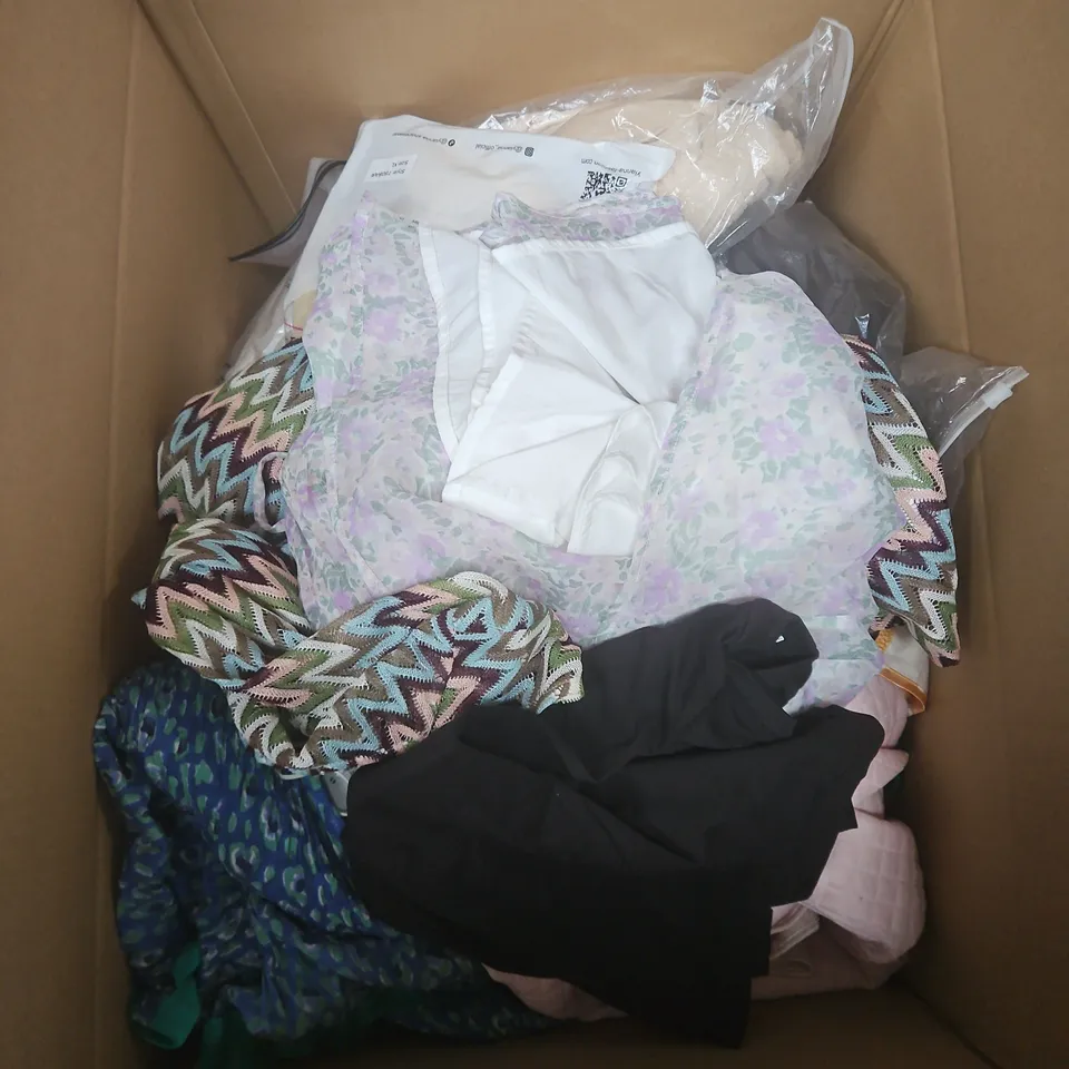 LARGE BOX OF APPROXIMATELY 25 ASSORTED CLOTHING ITEMS IN VARIOUS COLOURS, STYLES AND SIZES - COLLECTION ONLY