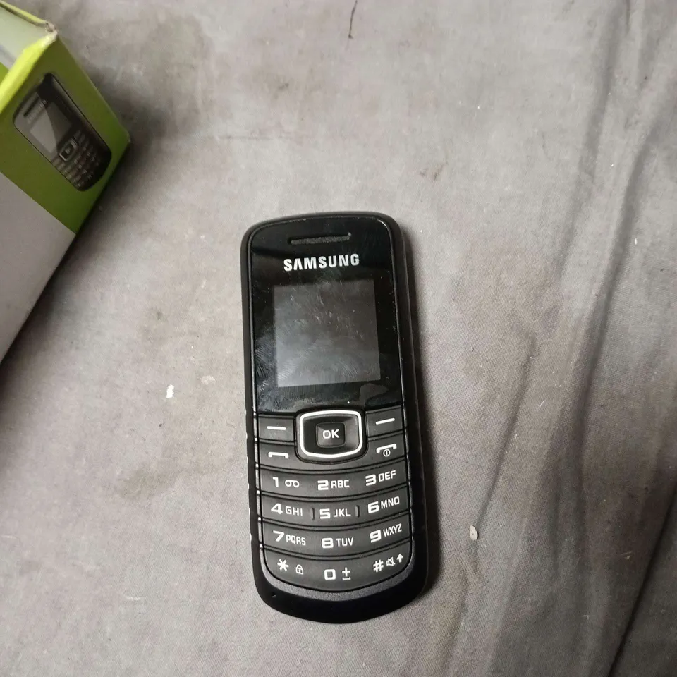 SAMSUNG GT-E1080I SLIM & SLEEK MOBILE PHONE – BOXED WITH CHARGER