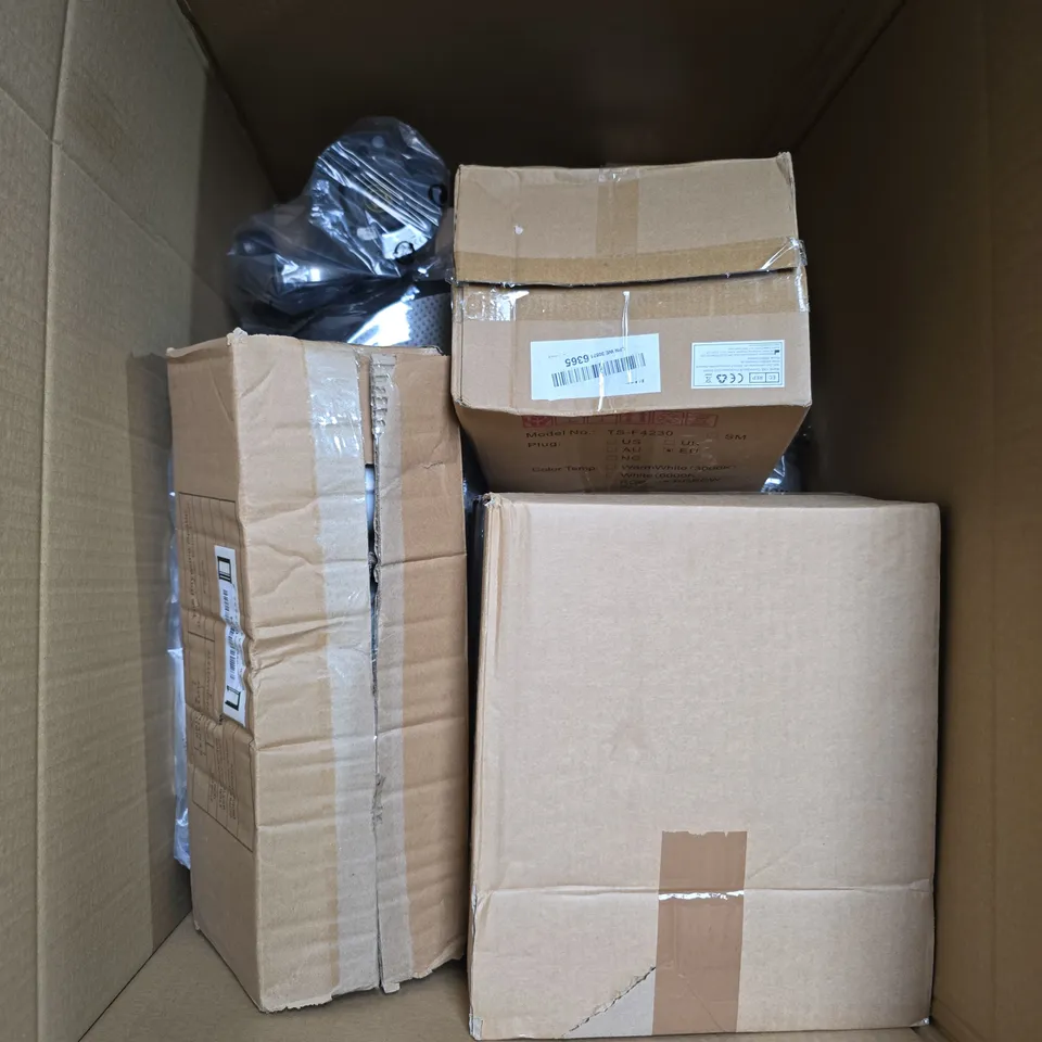 BOX OF APPROXIMATELY 12 ASSORTED HOUSEHOLD ITEMS TO INCLUDE - MILK FROTHER - WALL LIGHTS - SQUEEGEE - ETC - COLLECTION ONLY
