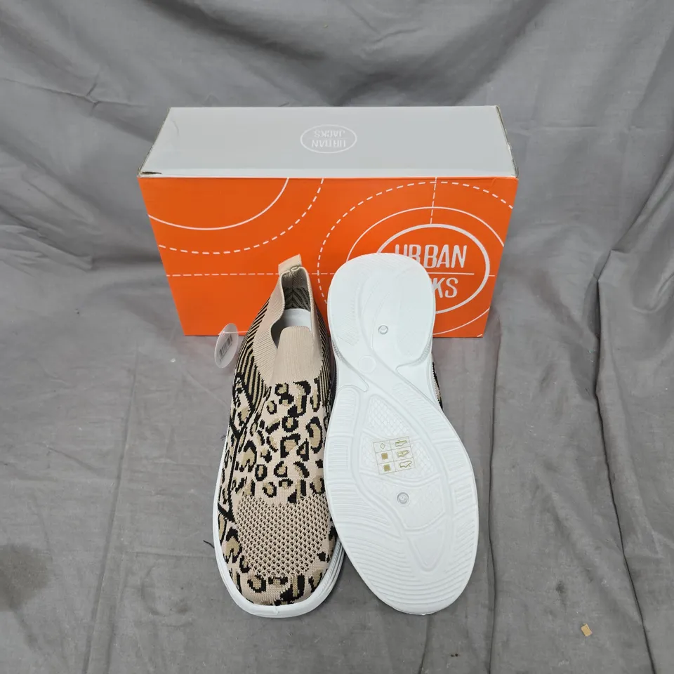 URBAN JACKS LEOPARD PRINT SLIP-ON KNIT SNEAKERS – UK SIZE 7 