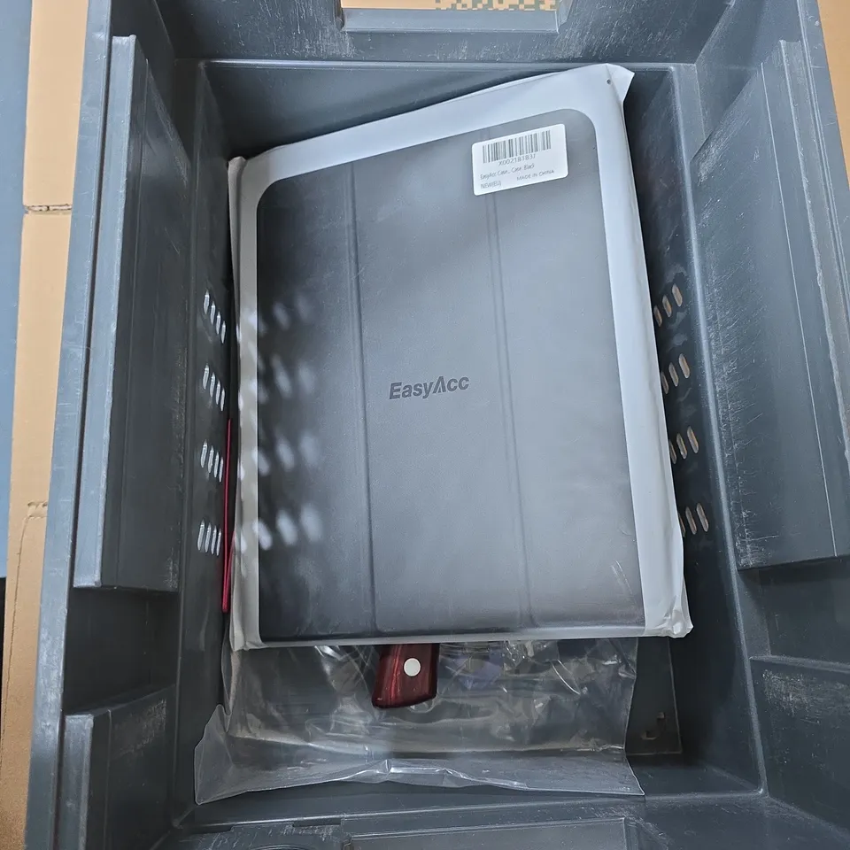 APPROXIMATELY 10 ASSORTED HOUSEHOLD PRODUCTS TO INCLUDE SHARK OXY MULTIPLIER, BOX OF CALLATED NAILS, SAW BLADES