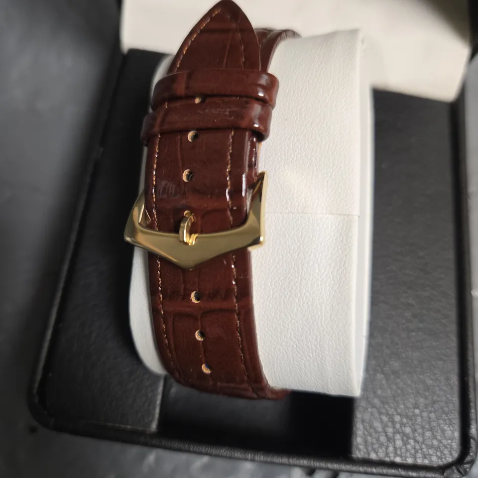 ERNEST FERDINAND QUARTZ WRISTWATCH WITH DAY/DATE – BROWN LEATHER STRAP, GOLD-TONE CASE