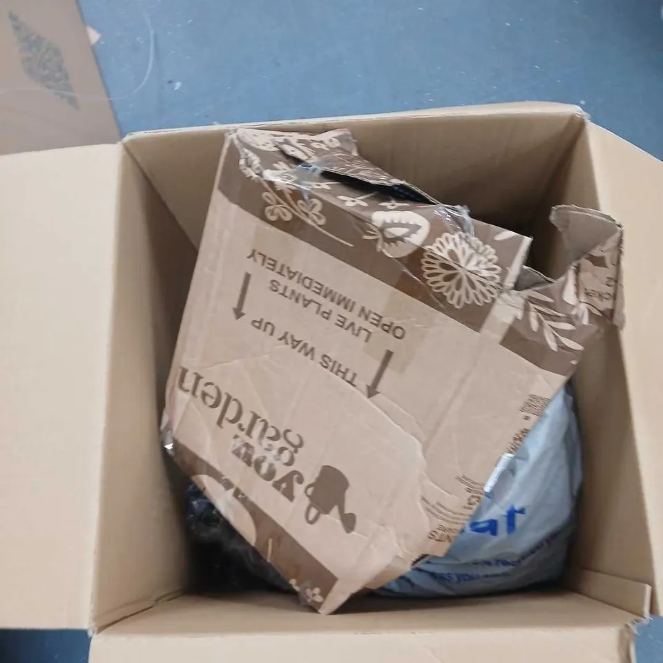 BOX OF APPROXIMATELY 15 ASSORTED ITEMS TO INCLUDE: TOMMIE COPPER VEST