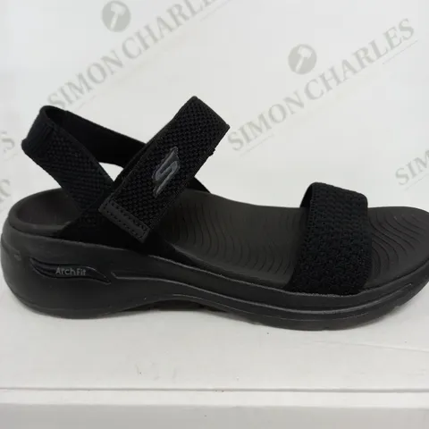 SKETCHERS ARCHFIT BLACK SANDAL SHOES - SIZE UNSPECIFIED