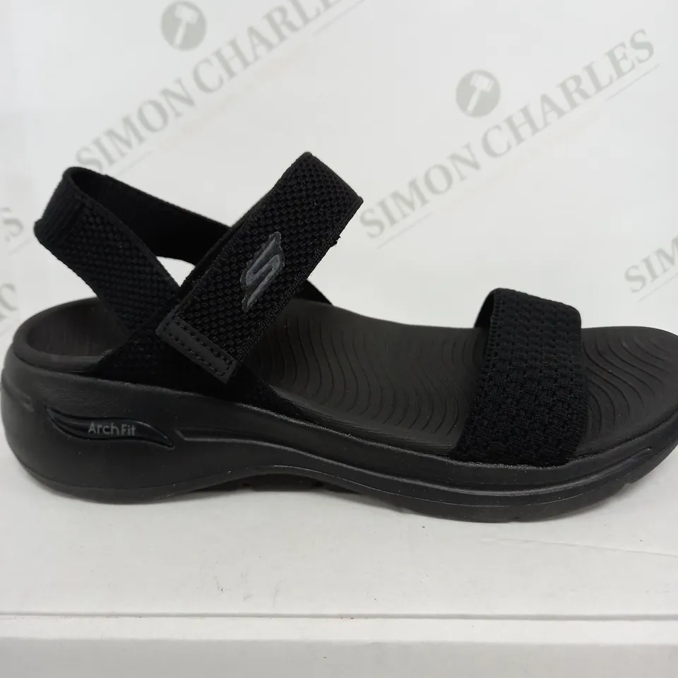 SKETCHERS ARCHFIT BLACK SANDAL SHOES - SIZE UNSPECIFIED 