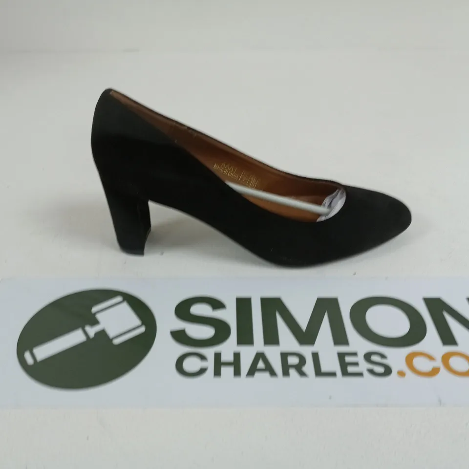 BOXED PAIR OF BLACK SUEDE WOMEN'S HIGH-HEEL PUMP - UK SIZE 7