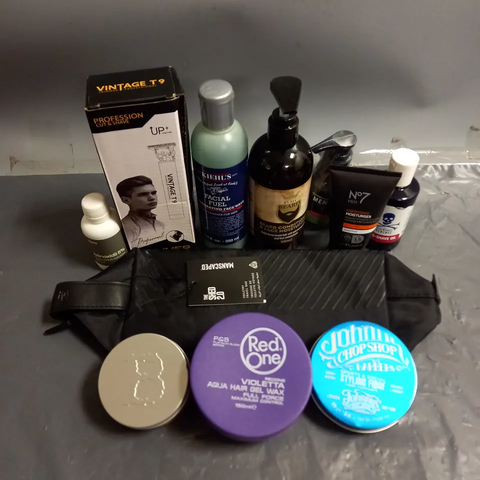 APPROXIMATELY 10 ASSORTED COSMETICS PRODUCTS TO INCLUDE - SONS MINOXIDIL 5% CUTANEOUS SOLUTION - BLUEBEARDS REVENGE PRE-SHAVE OIL - KIEHL'S FACIAL FUEL WASH - ETC 