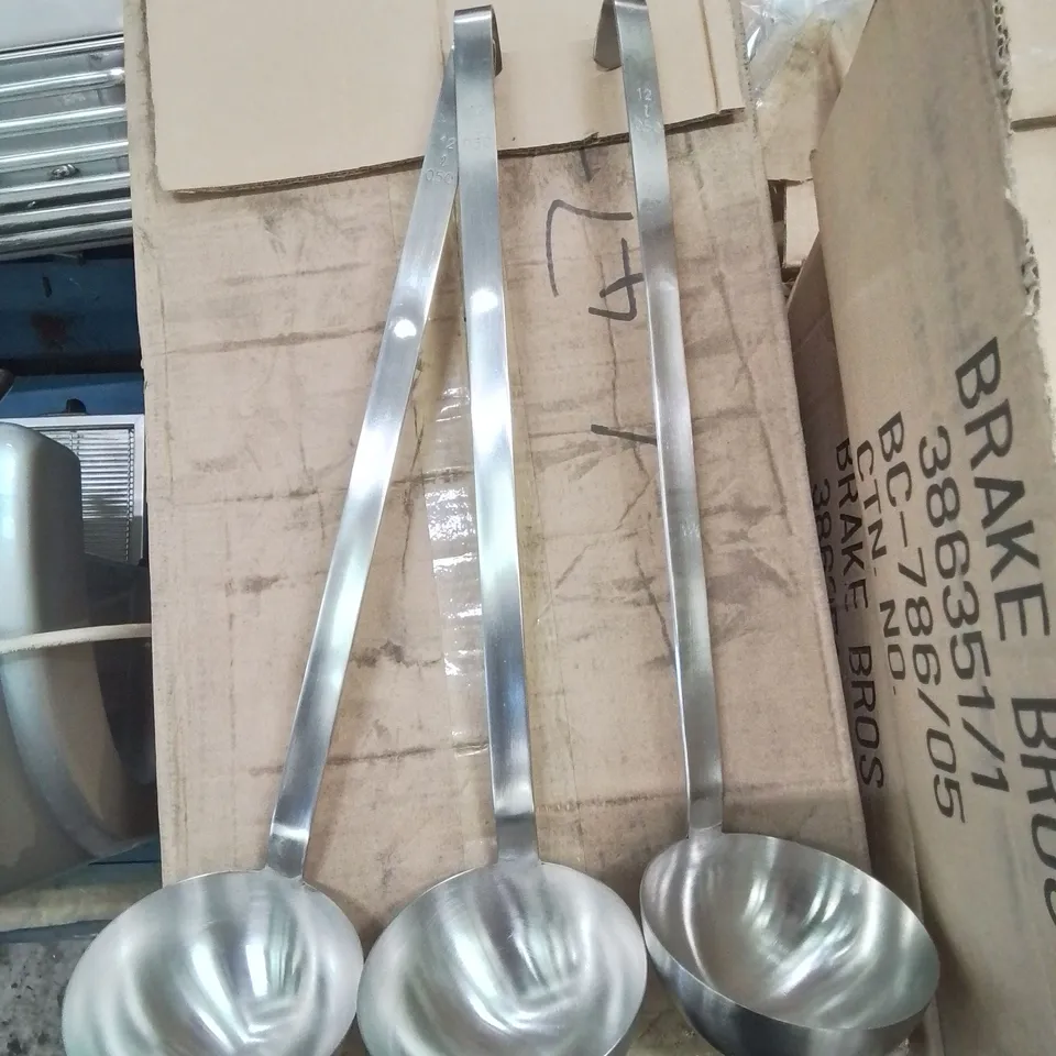 PALLET CONTAINING VARIOUS COOKING UTENSILS TO INCLUDE,APPROXIMATELY 80 16OZ LADLES, 160 SLOTTED SERVING SPOONS, 40 FISH SLICES, 96 METAL WHISKS AND 160 21OZ LADELS