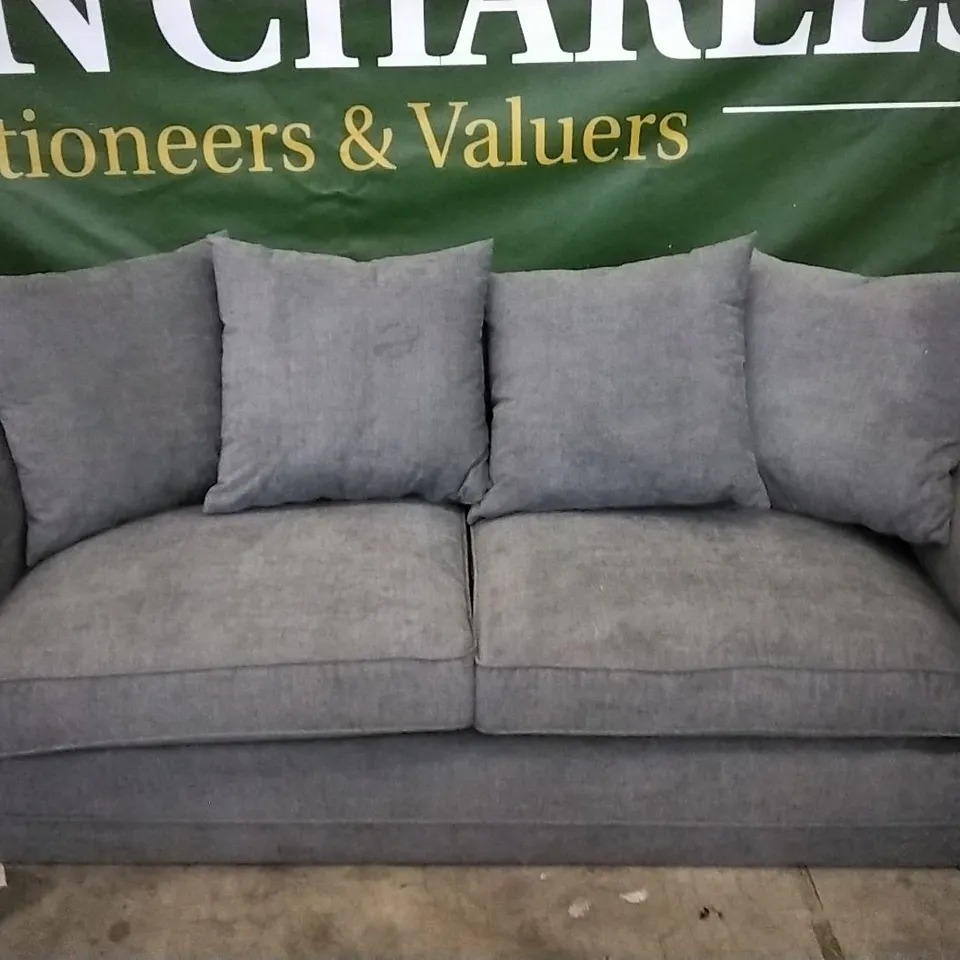 QUALITY DESIGNER LIGHT GREY FABRIC 3 SEATER SOFA WITH SCATTERBACK CUSHIONS