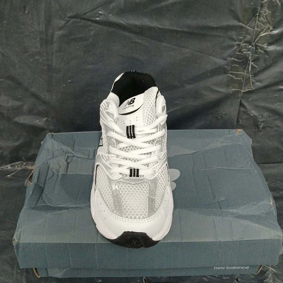 BOXED PAIR OF NEW BALANCE 530 BLACK/WHITE UK 5