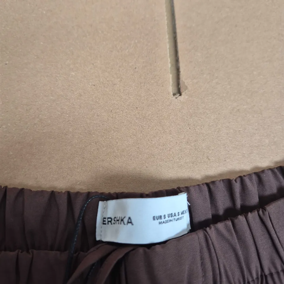 BERSHKA WOMEN'S BROWN WIDE-LEG DRAWSTRING TROUSERS – SIZE S