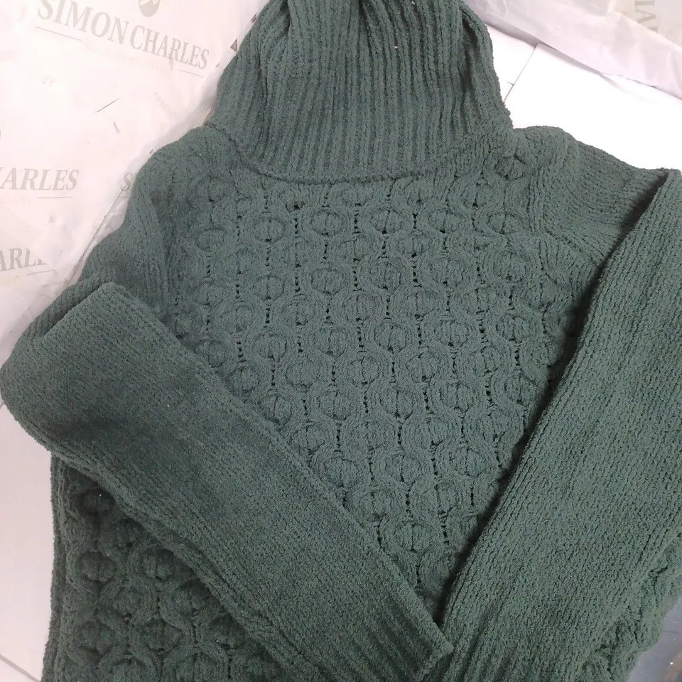 2 NINA LEONARD CHENILLE KNIT JUMPER IN GREEN TO INCLUDE SIZE M, S