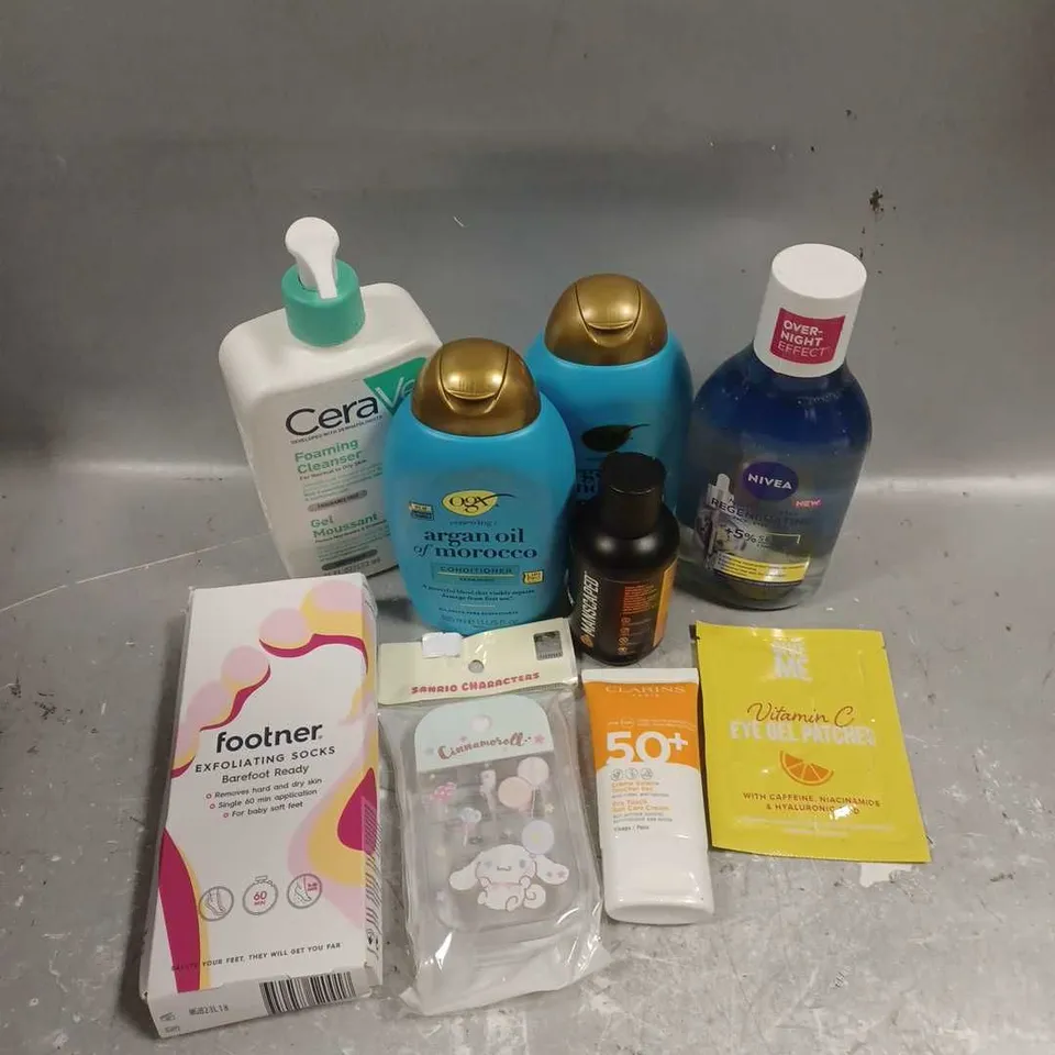 APPROXIMATELY 20 ASSORTED COSMETIC ITEMS TO INCLUDE - CLARINS SUN CARE CREAM - CERAVE FOAMING CLEANSER - MANSCAPED CROP PRESERVER - ETC