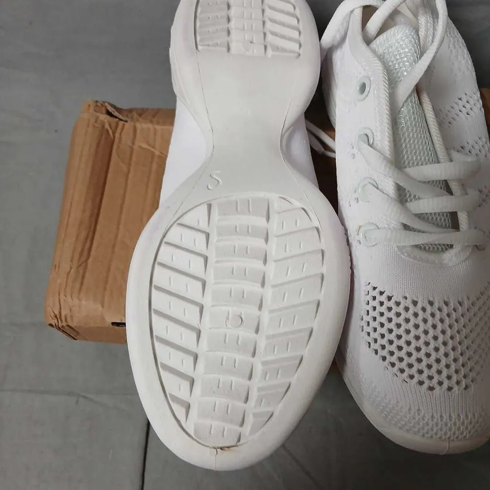WHITE KNIT SNEAKERS – LIGHTWEIGHT RUNNING SHOES 