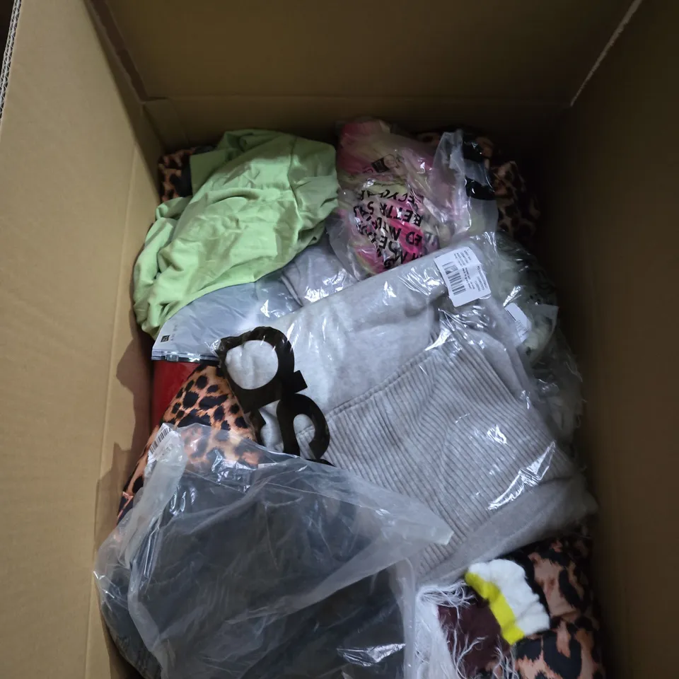 LARGE BOX OF ASSORTED CLOTHING ITEMS IN VARIOUS SIZES, STYLES AND COLOUR 