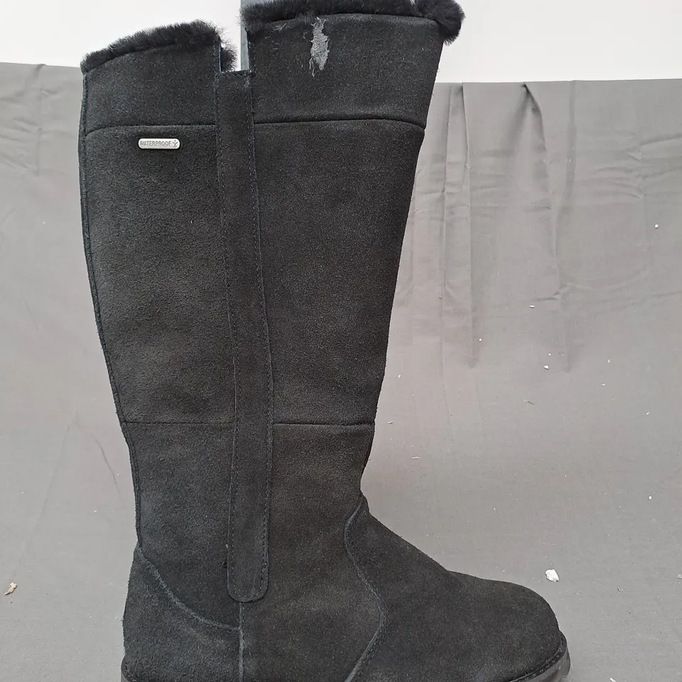 BOXED EMU AUSTRALIA MOONTA KNEE-HIGH BOOTS IN BLACK SIZE 6