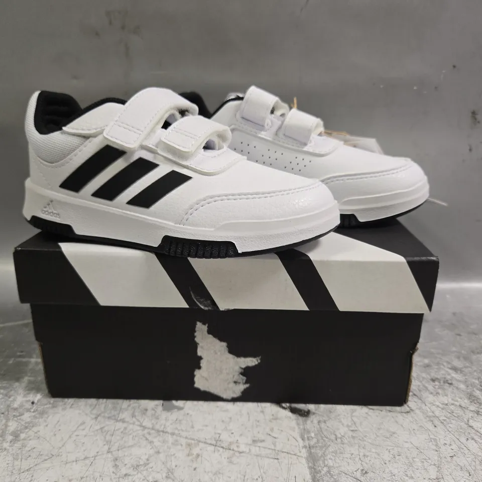 BOXED PAIR OF ADIDAS TENSAUR SPORT 2.0 KIDS SHOES IN WHITE/BLACK SIZE UK 9