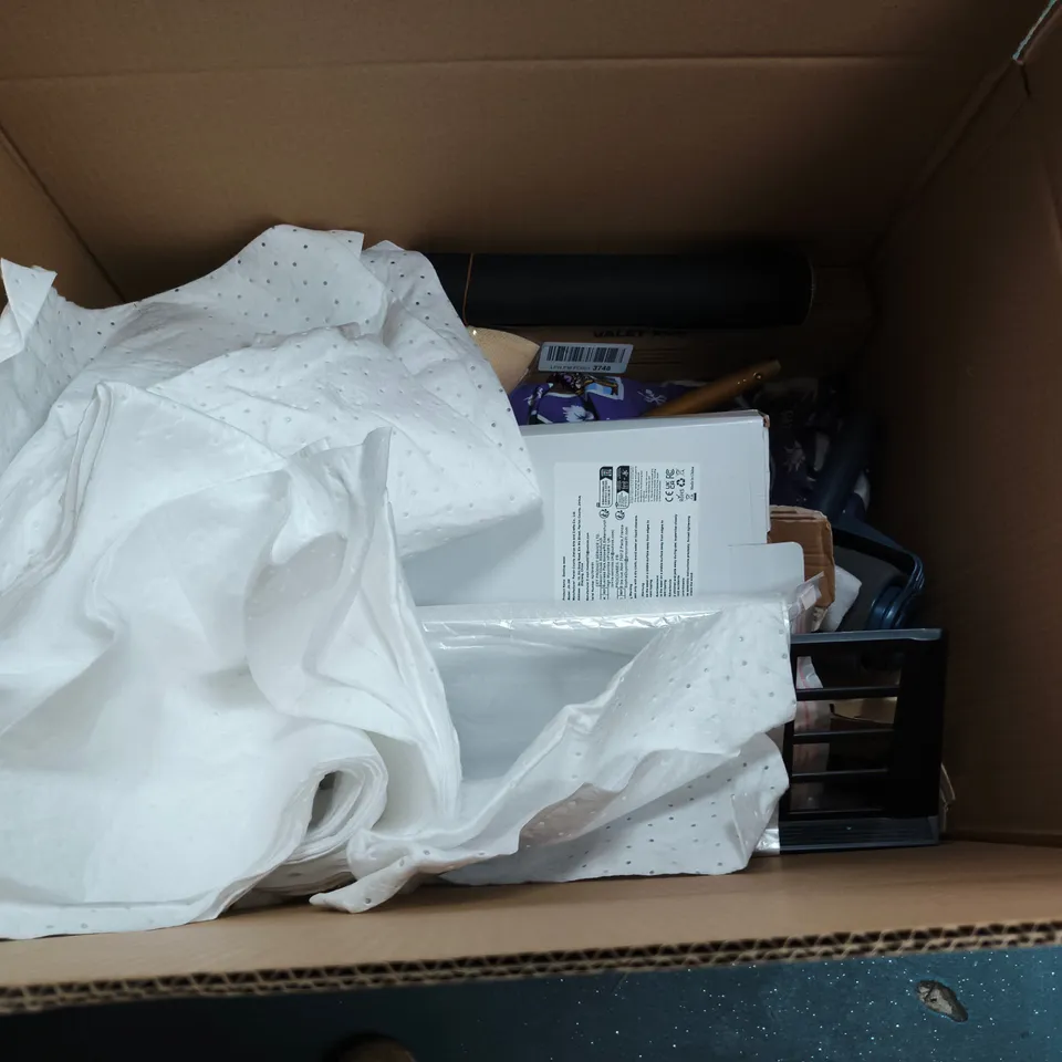 BOX OF APPROXIMATELY 20 ASSORTED HOUSEHOLD ITEMS TO INCLUDE KNITTING YARN, BIRTHDAY BAGS AND A MICROWAVEABLE HEATING PAD