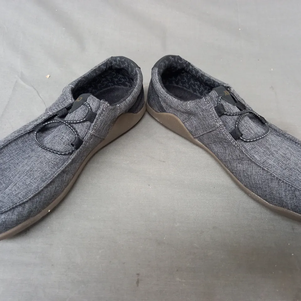 BOXED PAIR OF XERO SHOES IN GREY UK SIZE 7