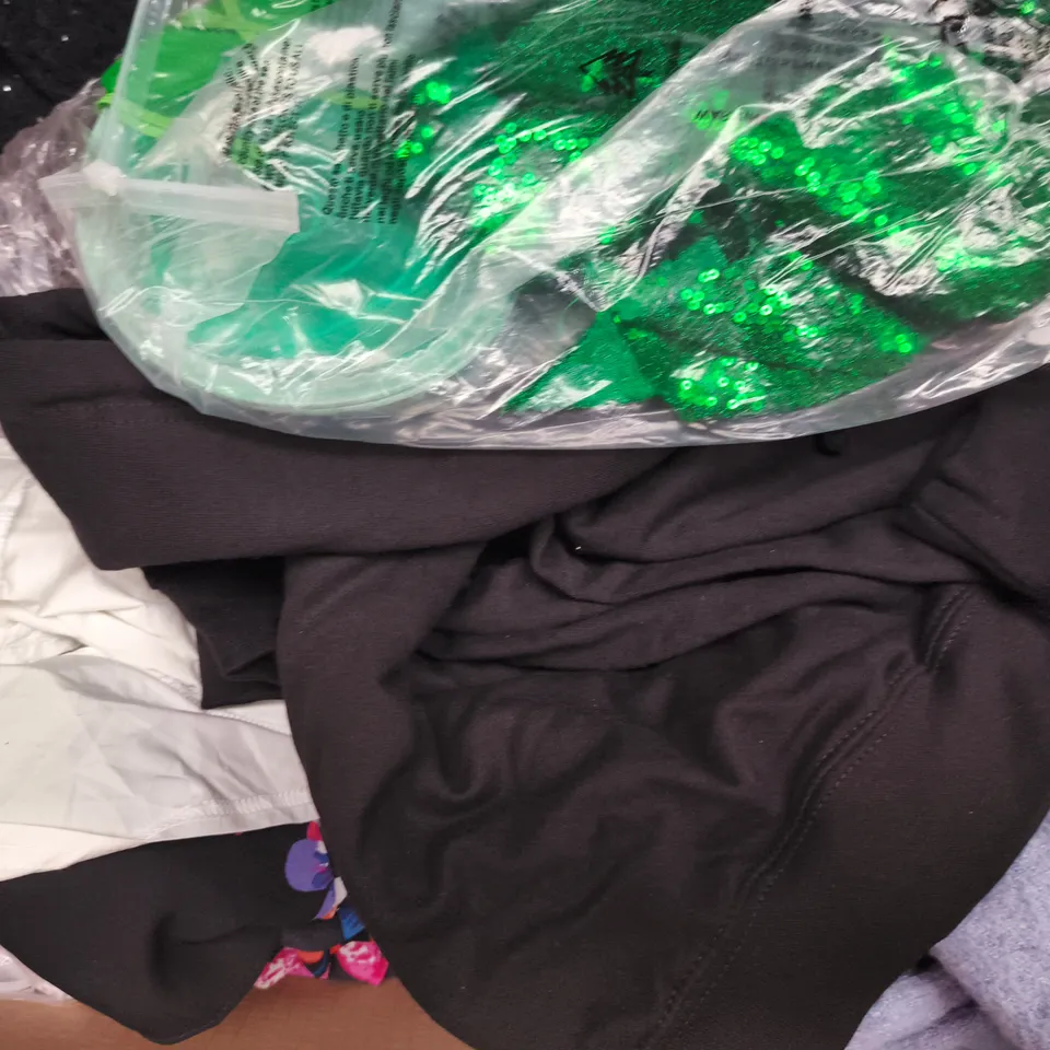 APPROXIMATELY 20 ASSORTED CLOTHING AND FASHION PRODUCTS IN VARIOUS STYLES AND SIZES - COLLECTION ONLY