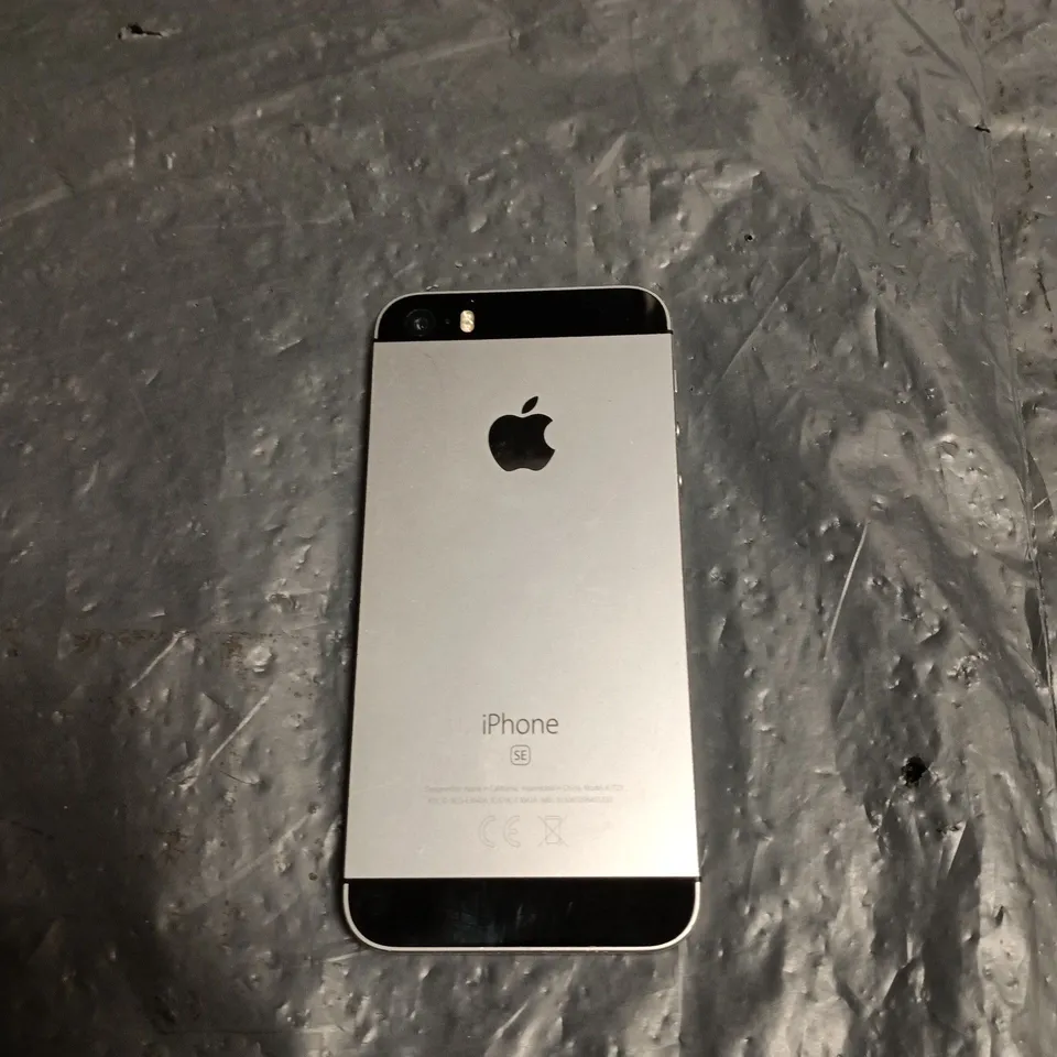 APPLE IPHONE SE (1ST GEN) – SILVER WITH BLACK FRONT