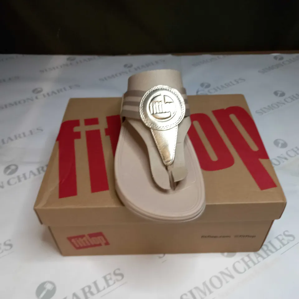 WALKSTAROE POST SANDALS SIZE 3