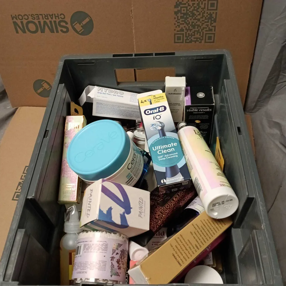 APPROXIMATELY 20 ASSORTED COSMETIC ITEMS TO INCLUDE CERA VE, BEAUTY WORKS, ORAL B, PIXI, JAMES CHALES, NO 7 ETC