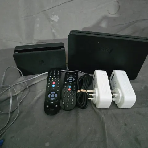 APPROXIMATELY 12 ASSORTED HOUSEHOLD ITEMS TO INCLUDE NINTENDO SWITCH CONSOLE DOCK, ROUTERS, REMOTES, ETC