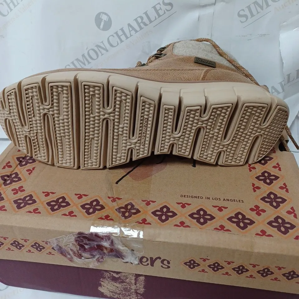 BOXED SKECHERS SYNERGY WARM TECH BOOTS , CHESTNUT - SIZE 4 