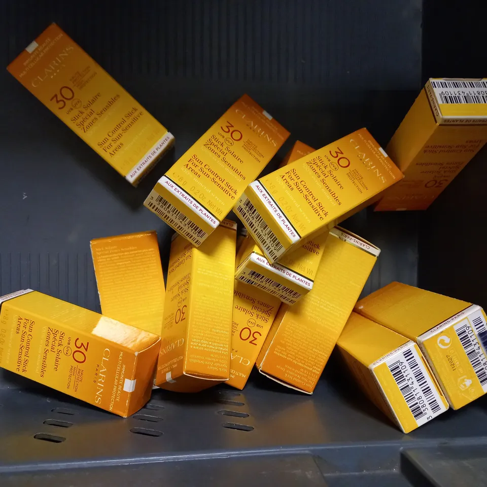 BUNDLE OF APPROX 10 Clarins PARIS HIGH PROTECTION SUN CONTROL STICK FOR SUN-SENSITIVE AREAS
