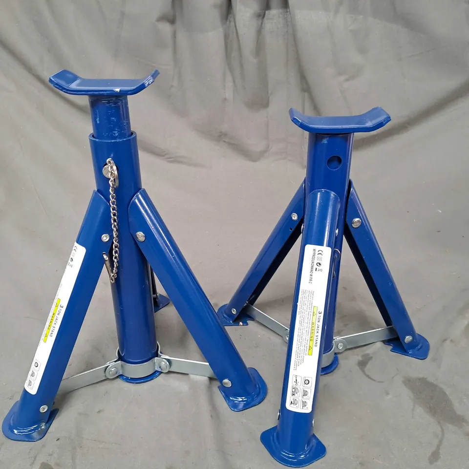 PAIR OF 3 TONE CAR STAND 