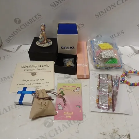 APPROXIMATELY 30 ASSORTED JEWELLERY ITEMS TO INCLUDE BRACELETS, WATCHES AND NECKLACES