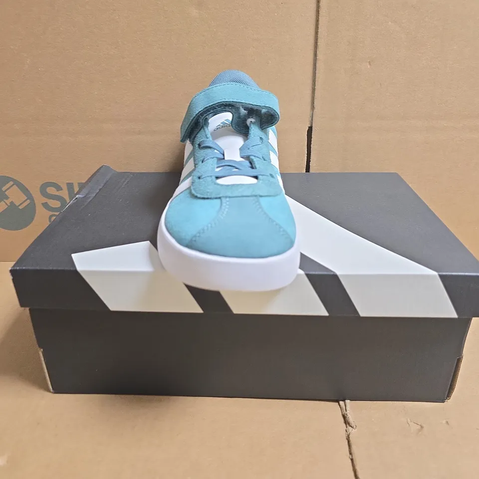 BOXED PAIR OF ADIDAS VL COURT 3.0 EL TRAINERS IN TEAL/WHITE SIZE UK 2.5