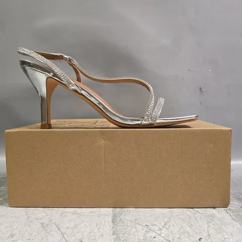 BOXED PAIR OF WHERE'S THAT FROM OPEN TOE HEELED SANDALS IN METALLIC SILVER W. DIAMANTE EFFECT SIZE UK 7