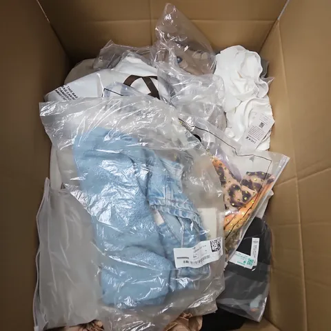 APPROXIMATELY 20 ASSORTED CLOTHING ITEMS IN VARIOUS SIZES, STYLES AND COLOURS