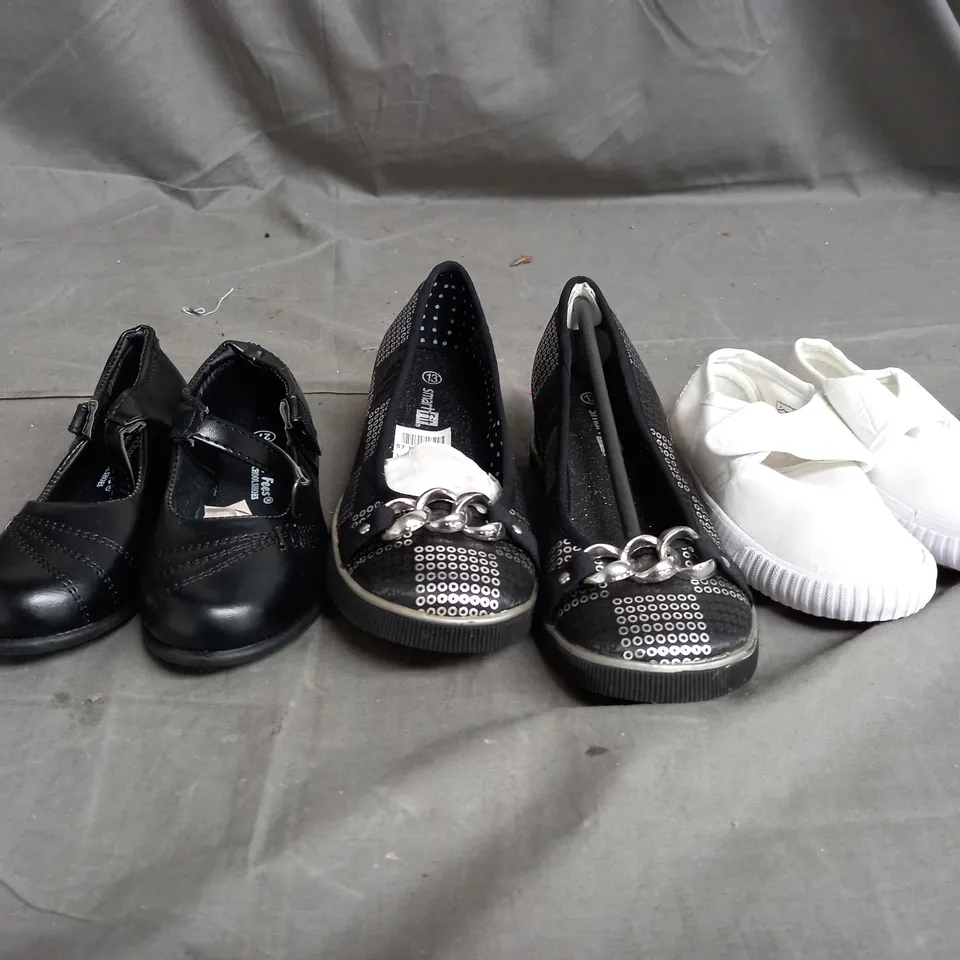 APPROXIMATELY 14 ASSORTED KIDS PAIRS OF SHOES IN VARIOUS COLOURS, STYLES, AND SIZES