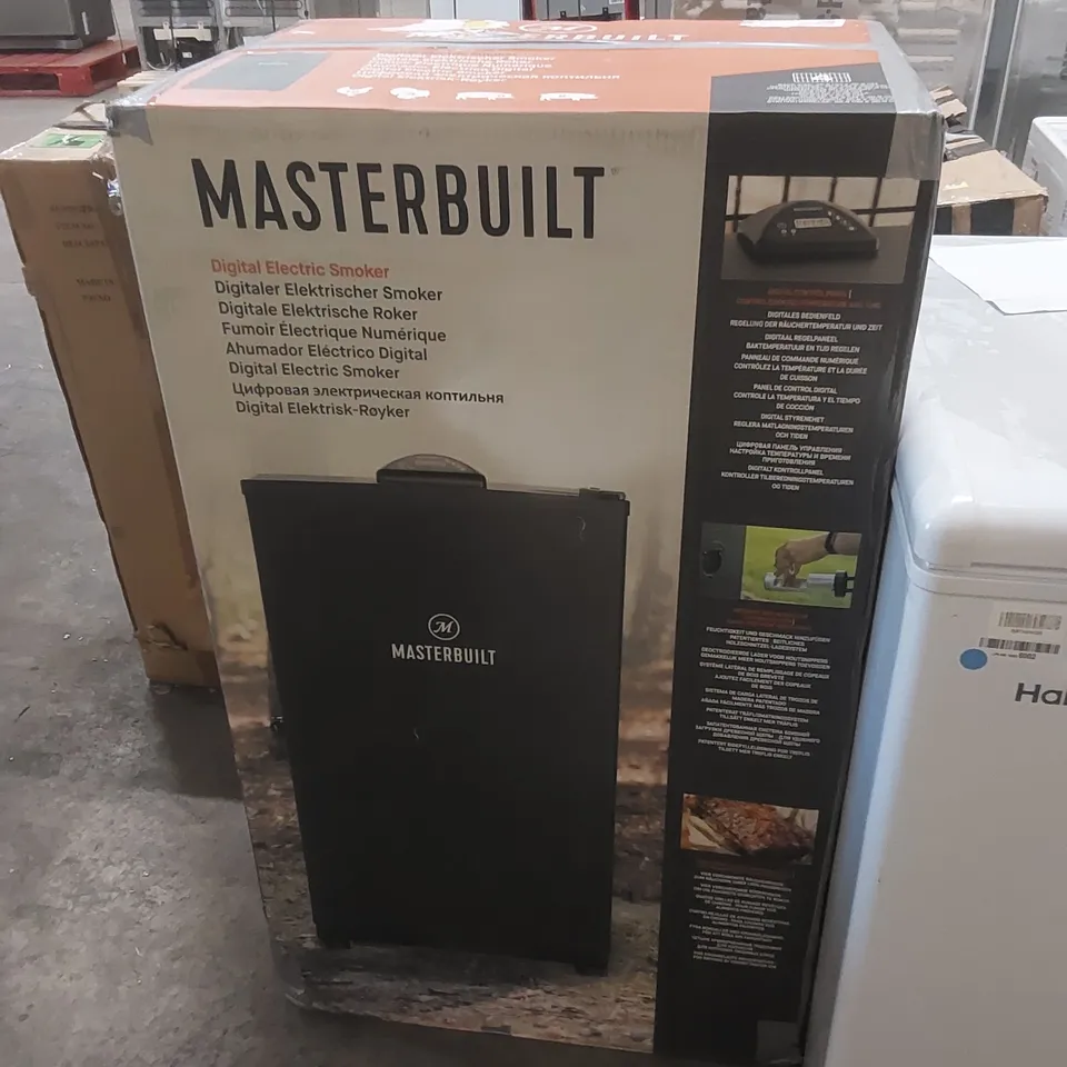 BOXED MASTERBUILT MB20077118 DIGITAL ELECTRIC SMOKER BLACK - UNPROCESSED RAW RETURN