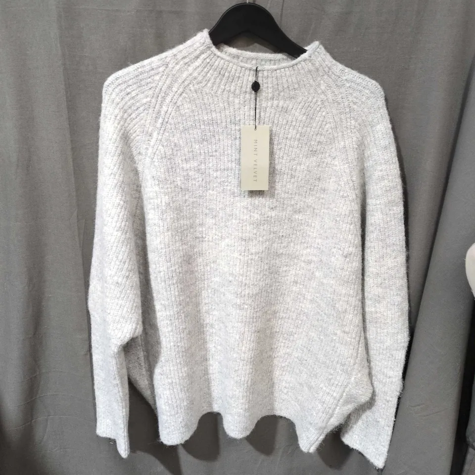 GREY KNITTED JUMPER – XL