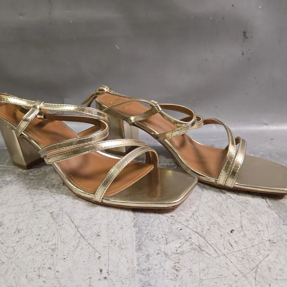 BOXED PAIR OF WHERE'S THAT FROM OPEN TOE BLOCK HEEL SANDALS IN METALLIC GOLD SIZE UK 7