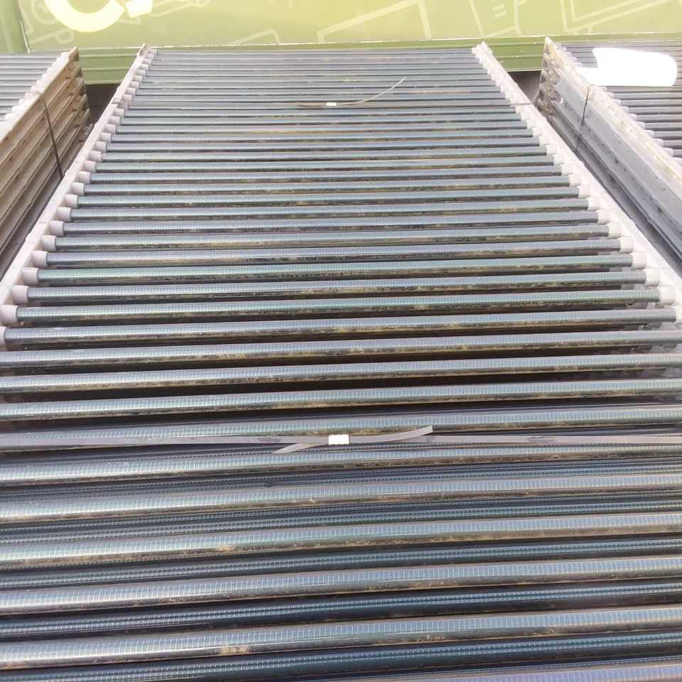 PALLET CONTAINING A LARGE QUANTITY OF SOLYNDRA 200W SOLAR PANELS