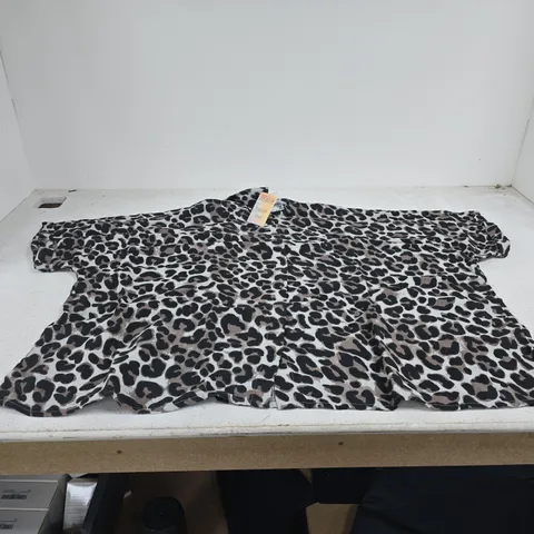 BEACH TO BEACH SWIMWEAR COLLECTION LEOPARD PRINT TOP SIZE 18 TAGGED